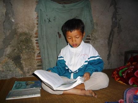 Gian nan con đường tìm chữ của cậu bé nghèo 8 tuổi - 3